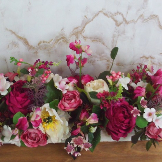 VIVA MAGENTA | TABLE RUNNER FLOWER ARRANGEMENT | PEONIES SWEET PEAS BLACKBERRIES