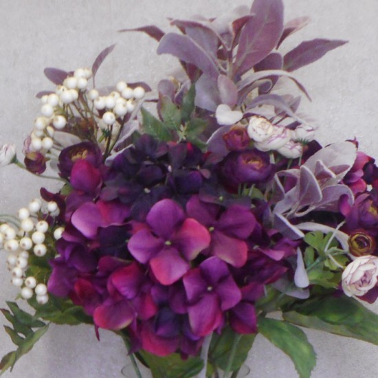 HYDRANGEAS AND BERRIES | CENTREPIECE ARRANGEMENT