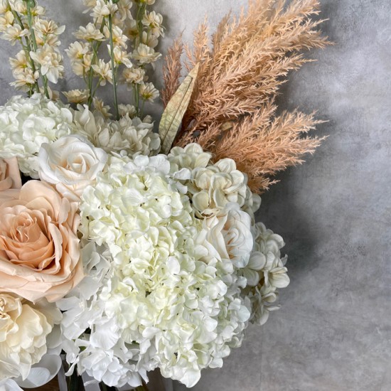 LA MER | HYDRANGEAS ORCHIDS ROSES BOUQUET