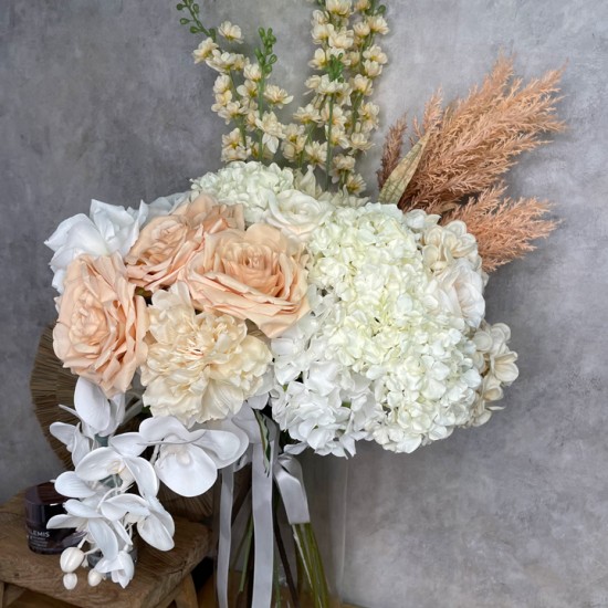 LA MER | HYDRANGEAS ORCHIDS ROSES BOUQUET