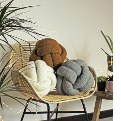 BOUCLE KNOT SHERPA CUSHION ECRU CREAM 30CM | HOMEWARE
